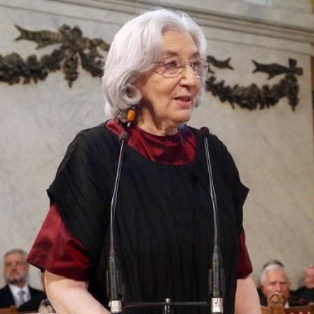 Clara Janés, académica con la silla «U»