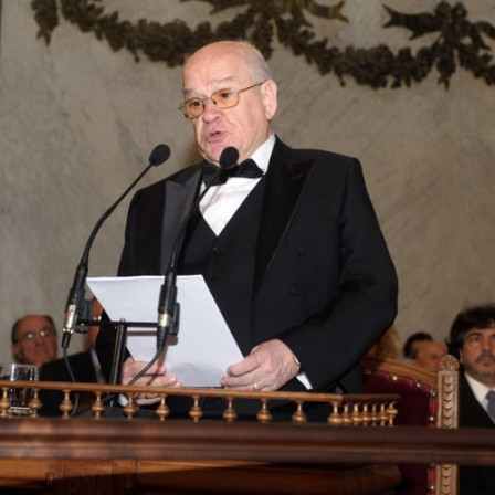 Federico Corriente, académico con la silla K