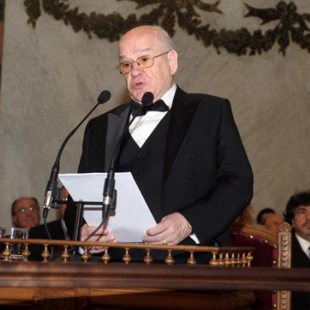 Federico Corriente, académico con la silla K