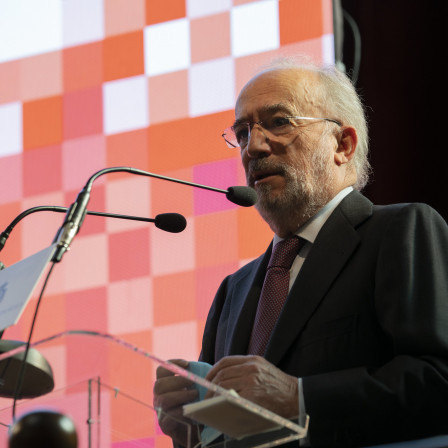 El director de la RAE presenta la nueva página web de la Academia (foto: RAE)