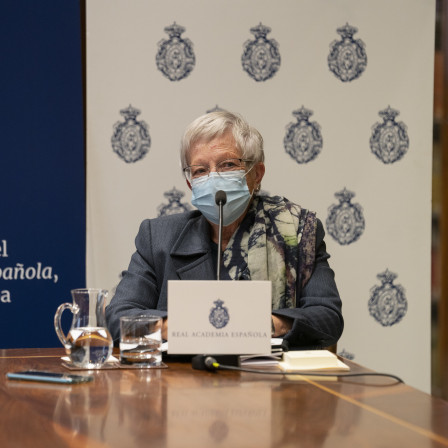 Paz Battaner, en la rueda de prensa de las novedades del «DLE» (foto: RAE)