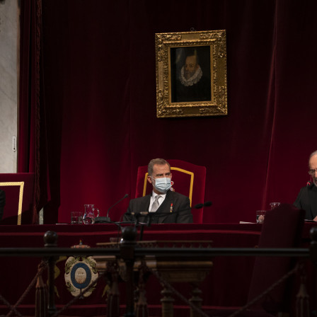 El director de la RAE, Santiago Muñoz Machado, lee su discurso de apertura del curso 2020-2021.